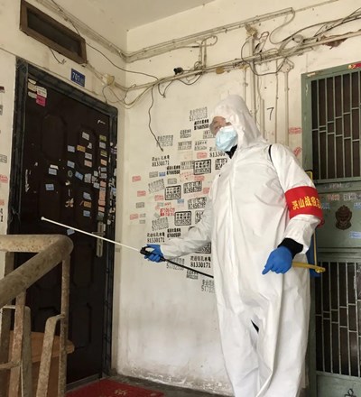 肖家全在进行楼道消杀工作_副本.jpg