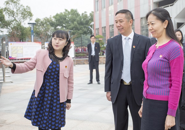 2(校团委何菲书记介绍洪山高中团委工作）-600.jpg